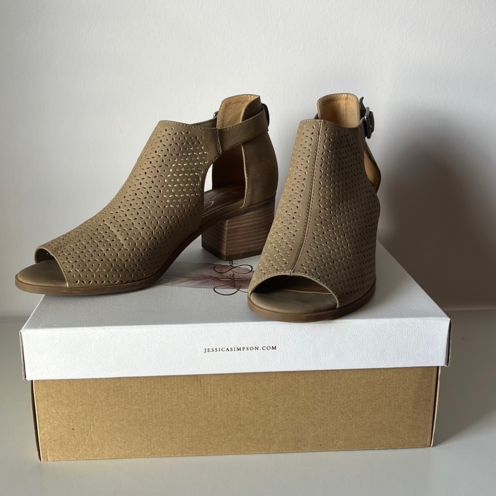 Spring / fall Bootie size 7.5 - Jessica Simpson brand